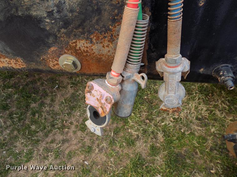 image for item DG3329 2013 Peterbilt 367 semi truck