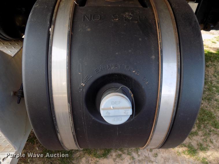 image for item DG3329 2013 Peterbilt 367 semi truck