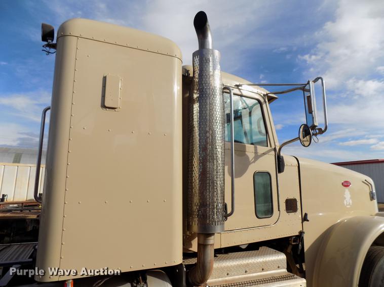 image for item DG3329 2013 Peterbilt 367 semi truck