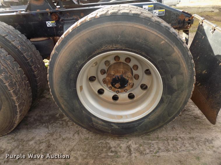 image for item DG3329 2013 Peterbilt 367 semi truck