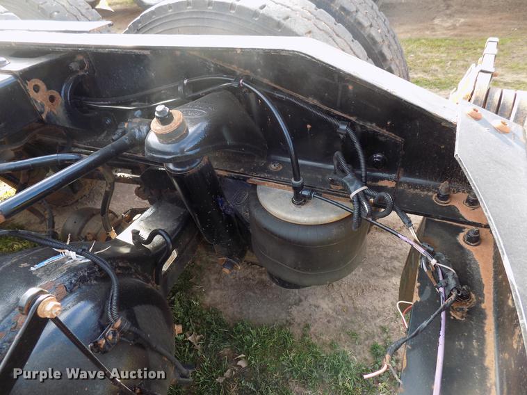 image for item DG3329 2013 Peterbilt 367 semi truck