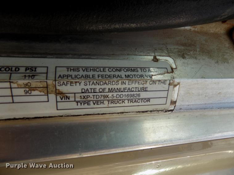 image for item DG3329 2013 Peterbilt 367 semi truck
