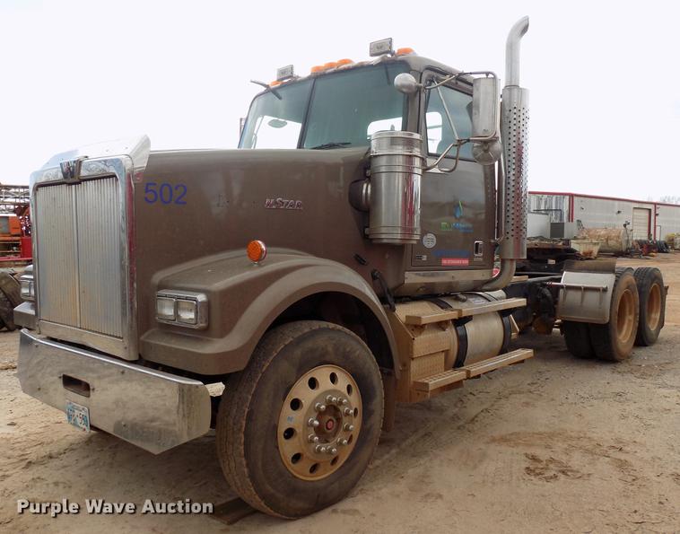 image for item DG3330 2012 Western Star 4900FA semi truck