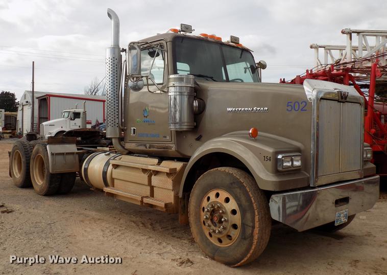 image for item DG3330 2012 Western Star 4900FA semi truck