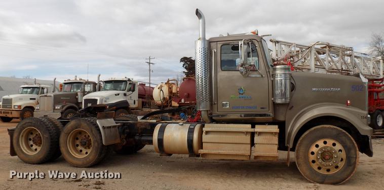 image for item DG3330 2012 Western Star 4900FA semi truck