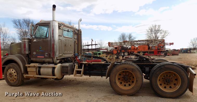 image for item DG3330 2012 Western Star 4900FA semi truck