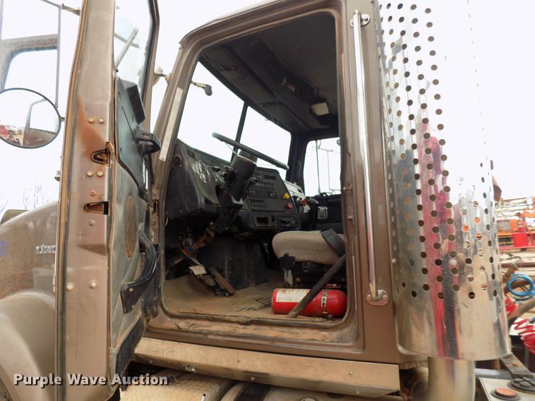 image for item DG3330 2012 Western Star 4900FA semi truck