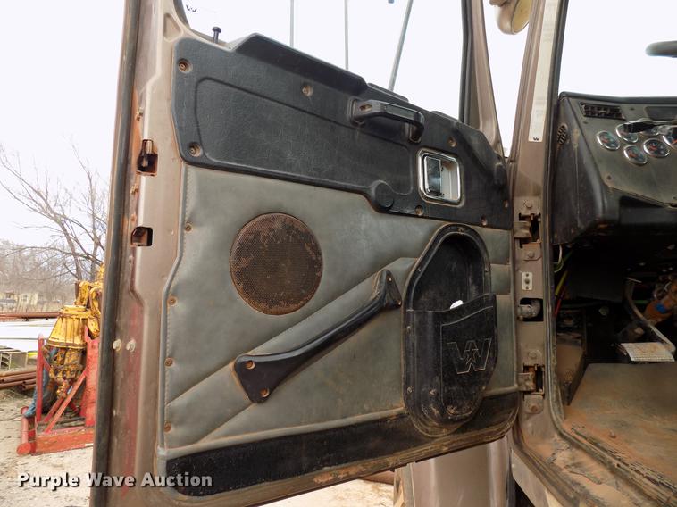 image for item DG3330 2012 Western Star 4900FA semi truck