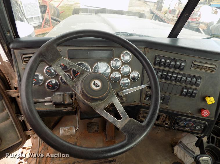 image for item DG3330 2012 Western Star 4900FA semi truck