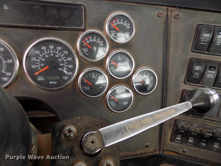 image for item DG3330 2012 Western Star 4900FA semi truck