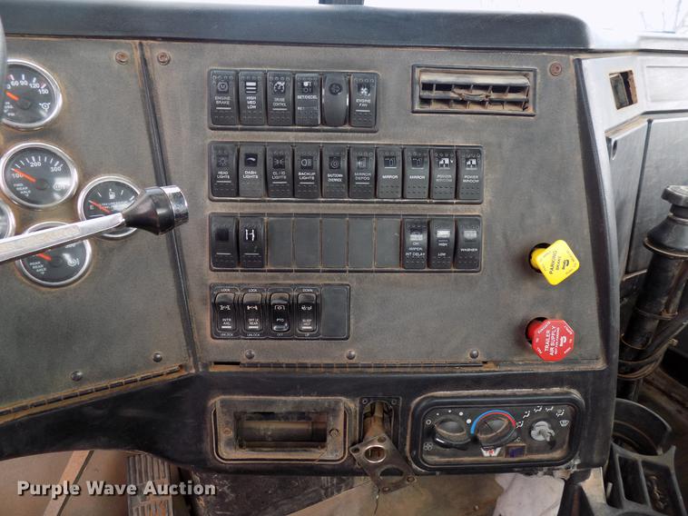 image for item DG3330 2012 Western Star 4900FA semi truck