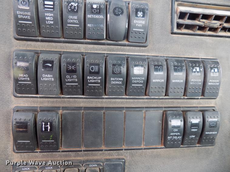 image for item DG3330 2012 Western Star 4900FA semi truck