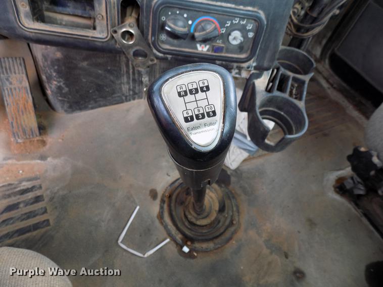 image for item DG3330 2012 Western Star 4900FA semi truck