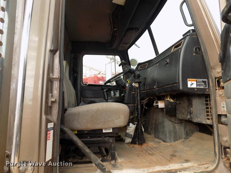 image for item DG3330 2012 Western Star 4900FA semi truck