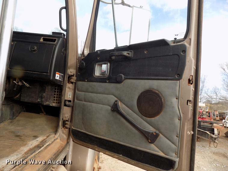 image for item DG3330 2012 Western Star 4900FA semi truck