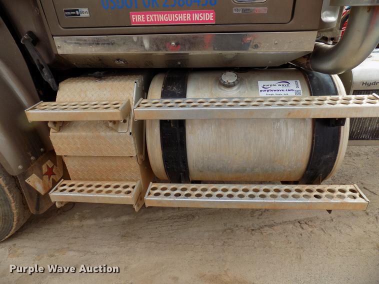 image for item DG3330 2012 Western Star 4900FA semi truck