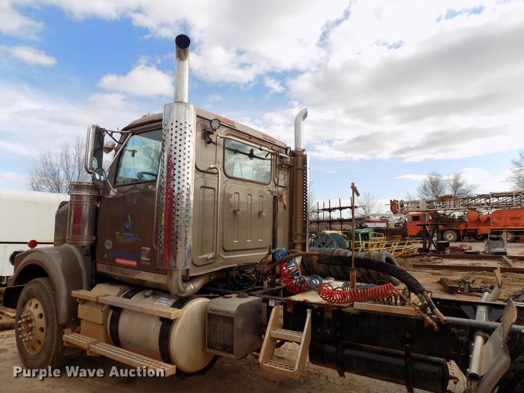image for item DG3330 2012 Western Star 4900FA semi truck