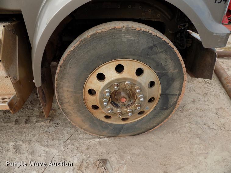 image for item DG3330 2012 Western Star 4900FA semi truck