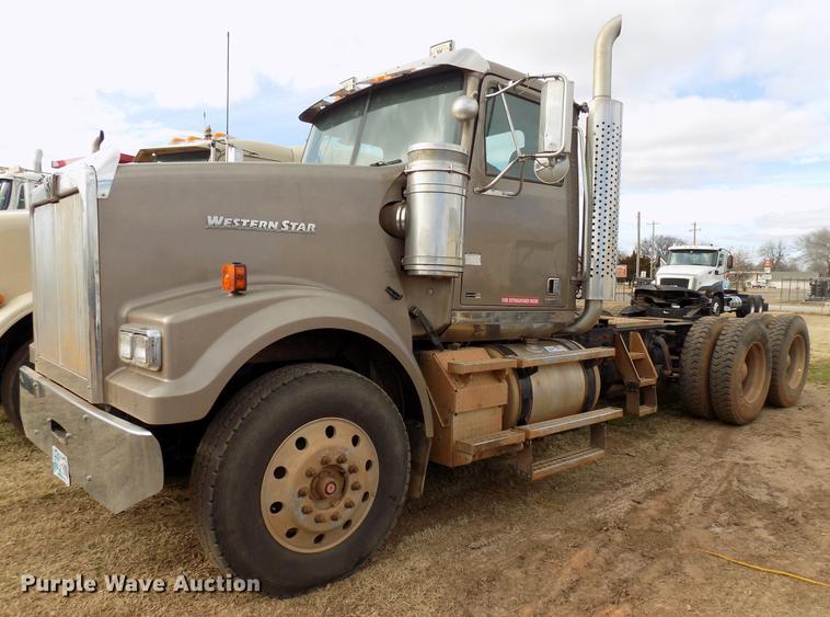 image for item DG3331 2013 Western Star 4900SF semi truck