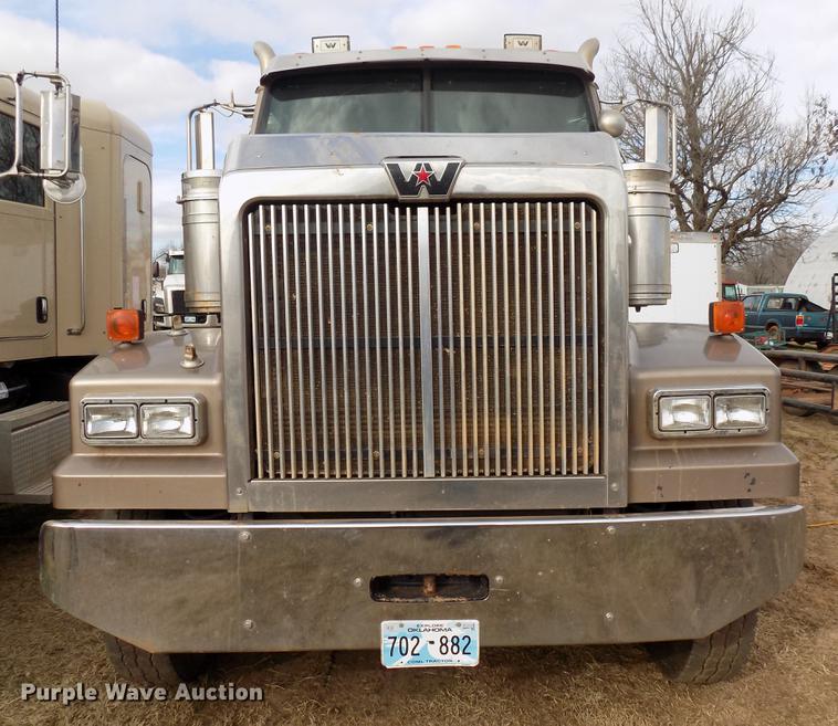 image for item DG3331 2013 Western Star 4900SF semi truck