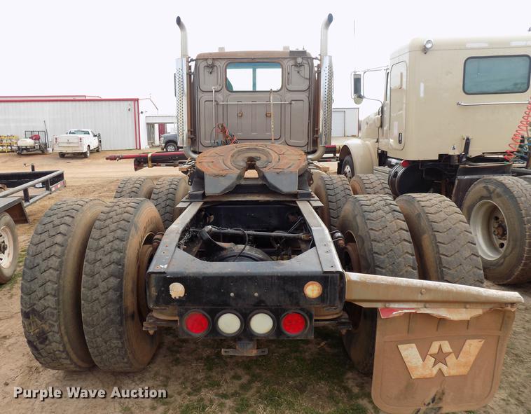 image for item DG3331 2013 Western Star 4900SF semi truck