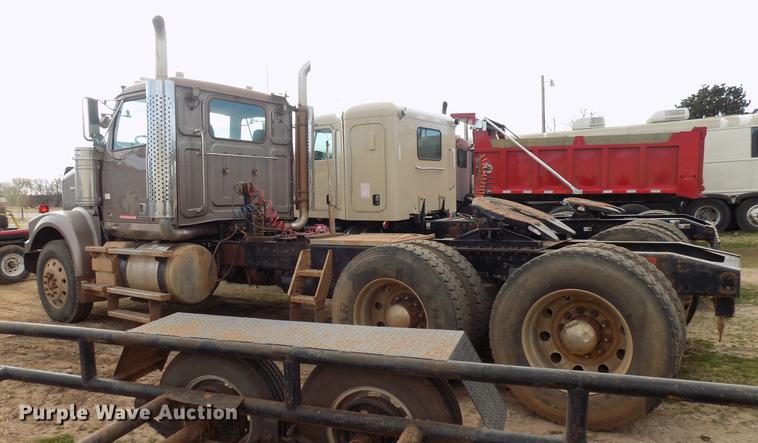 image for item DG3331 2013 Western Star 4900SF semi truck