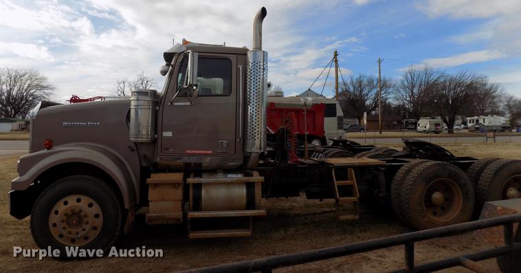image for item DG3331 2013 Western Star 4900SF semi truck