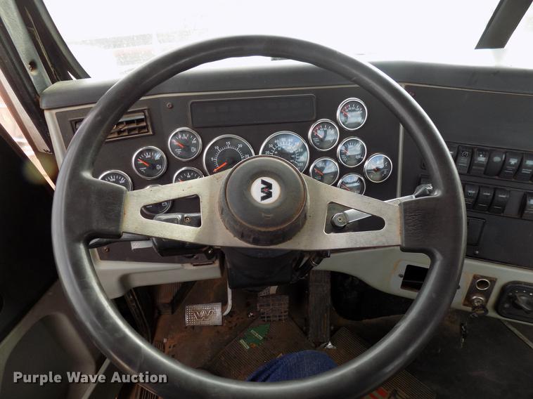 image for item DG3331 2013 Western Star 4900SF semi truck