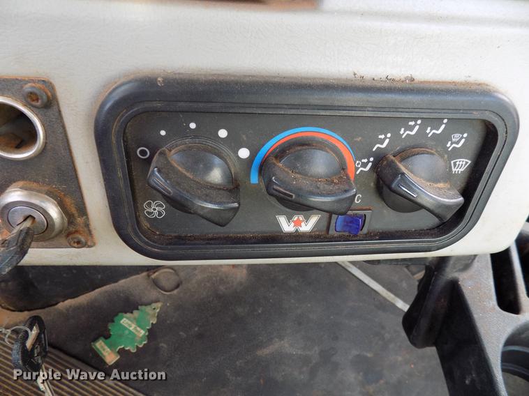 image for item DG3331 2013 Western Star 4900SF semi truck