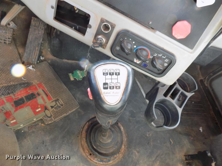 image for item DG3331 2013 Western Star 4900SF semi truck