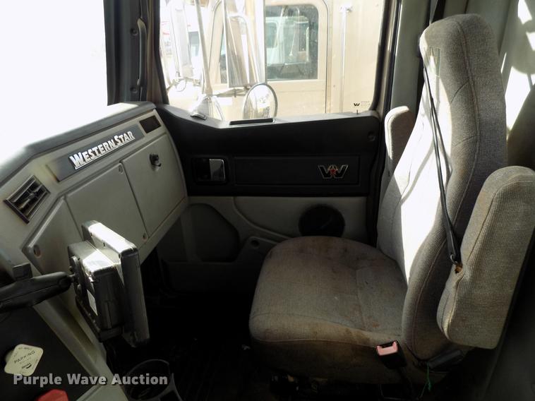 image for item DG3331 2013 Western Star 4900SF semi truck