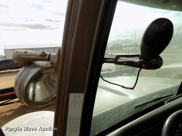 image for item DG3331 2013 Western Star 4900SF semi truck