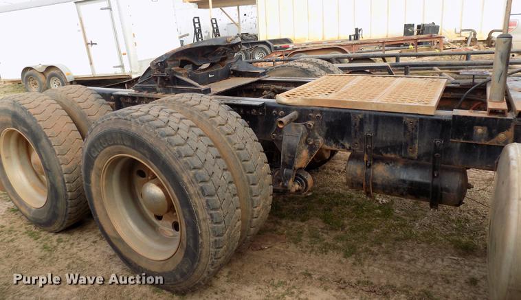 image for item DG3331 2013 Western Star 4900SF semi truck