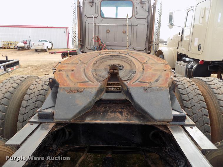 image for item DG3331 2013 Western Star 4900SF semi truck