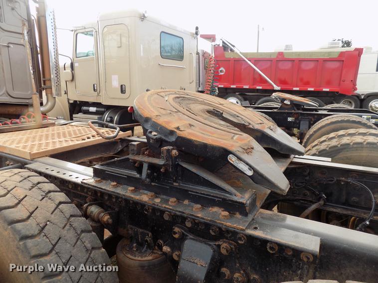 image for item DG3331 2013 Western Star 4900SF semi truck