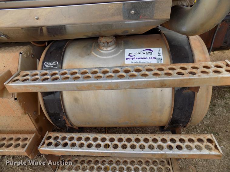 image for item DG3331 2013 Western Star 4900SF semi truck