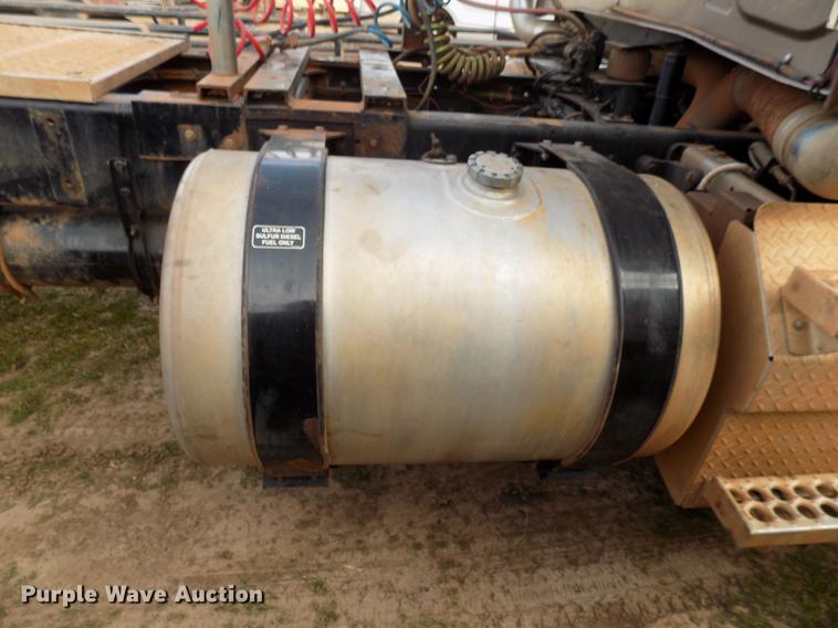 image for item DG3331 2013 Western Star 4900SF semi truck