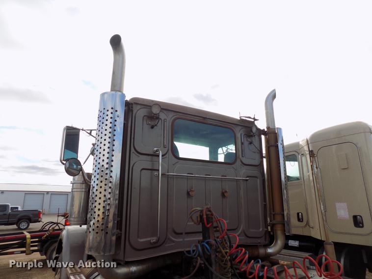 image for item DG3331 2013 Western Star 4900SF semi truck