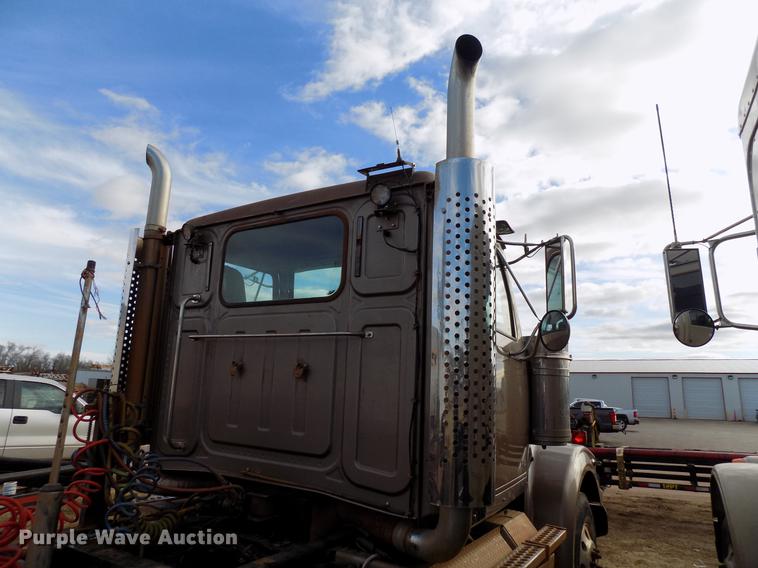 image for item DG3331 2013 Western Star 4900SF semi truck