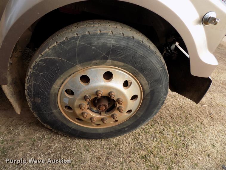 image for item DG3331 2013 Western Star 4900SF semi truck