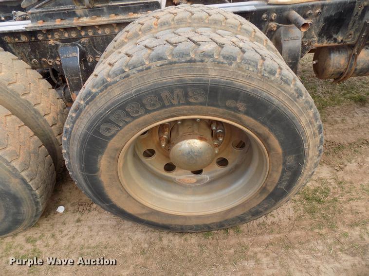 image for item DG3331 2013 Western Star 4900SF semi truck