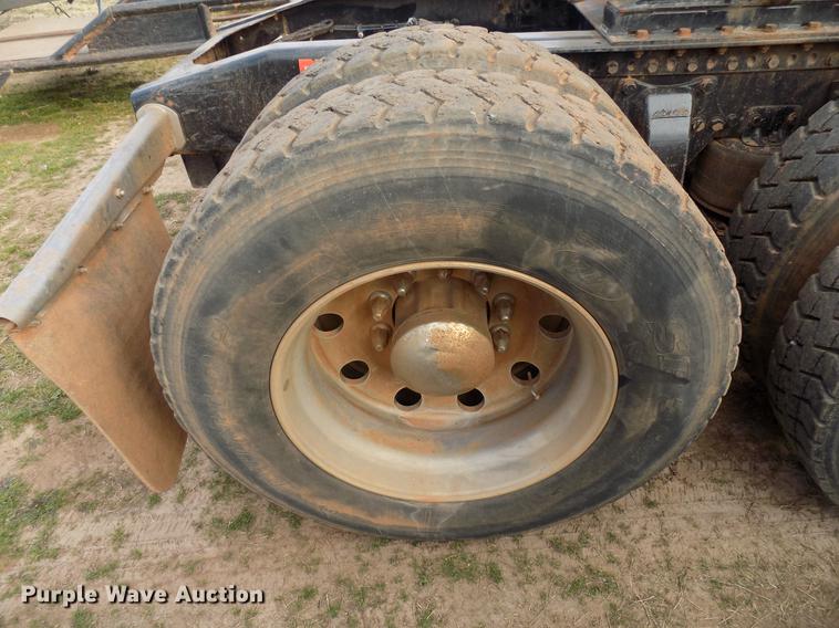 image for item DG3331 2013 Western Star 4900SF semi truck