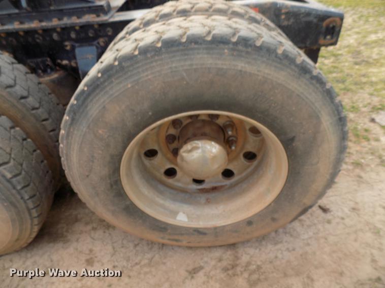 image for item DG3331 2013 Western Star 4900SF semi truck