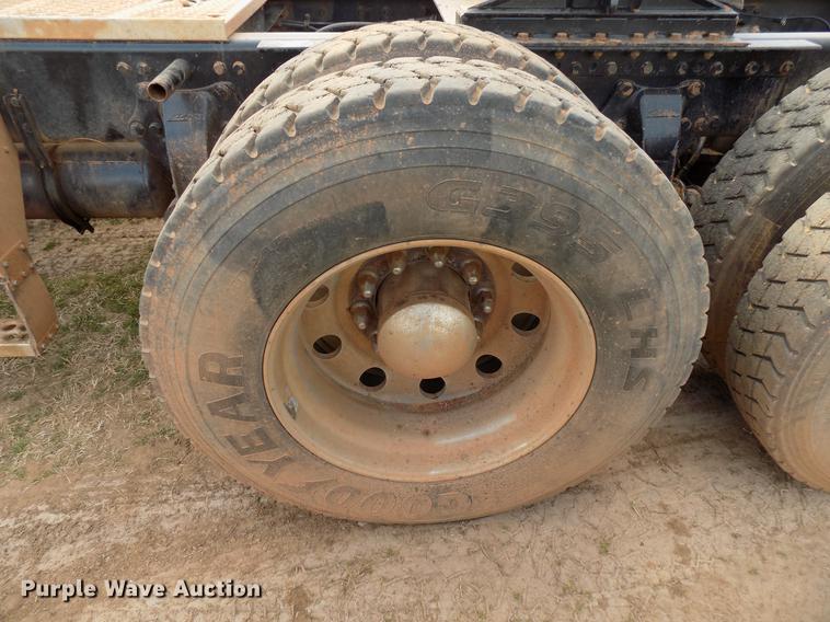 image for item DG3331 2013 Western Star 4900SF semi truck