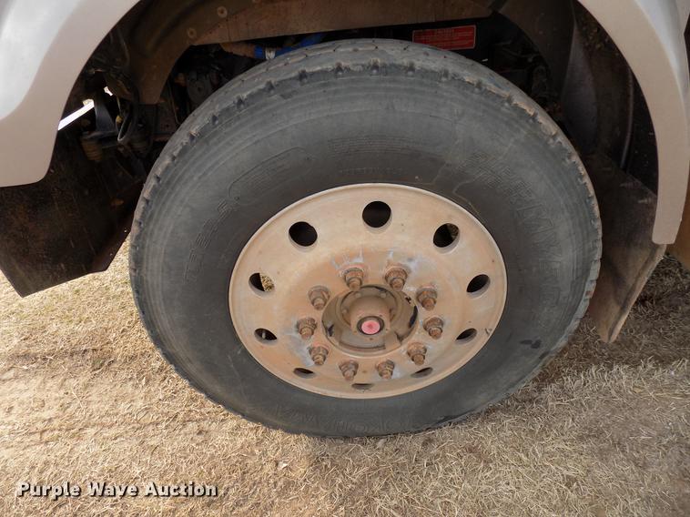 image for item DG3331 2013 Western Star 4900SF semi truck