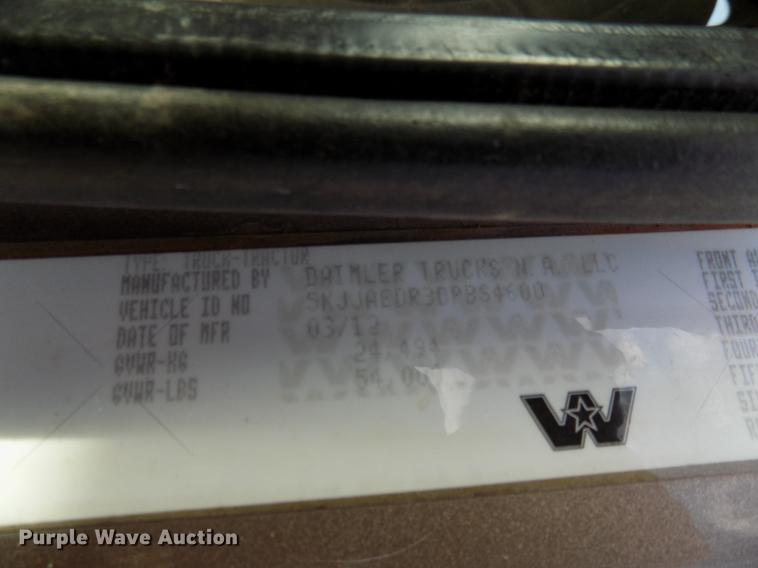 image for item DG3331 2013 Western Star 4900SF semi truck