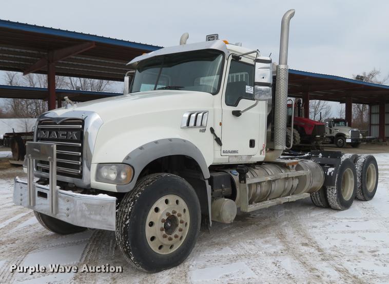 image for item DG3821 2012 Mack GU713 semi truck