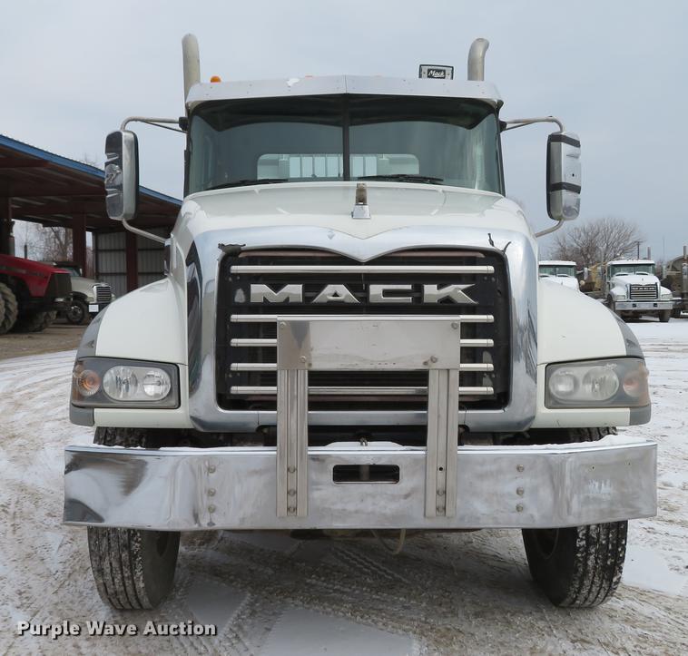 image for item DG3821 2012 Mack GU713 semi truck