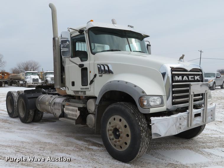 image for item DG3821 2012 Mack GU713 semi truck