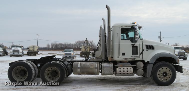 image for item DG3821 2012 Mack GU713 semi truck